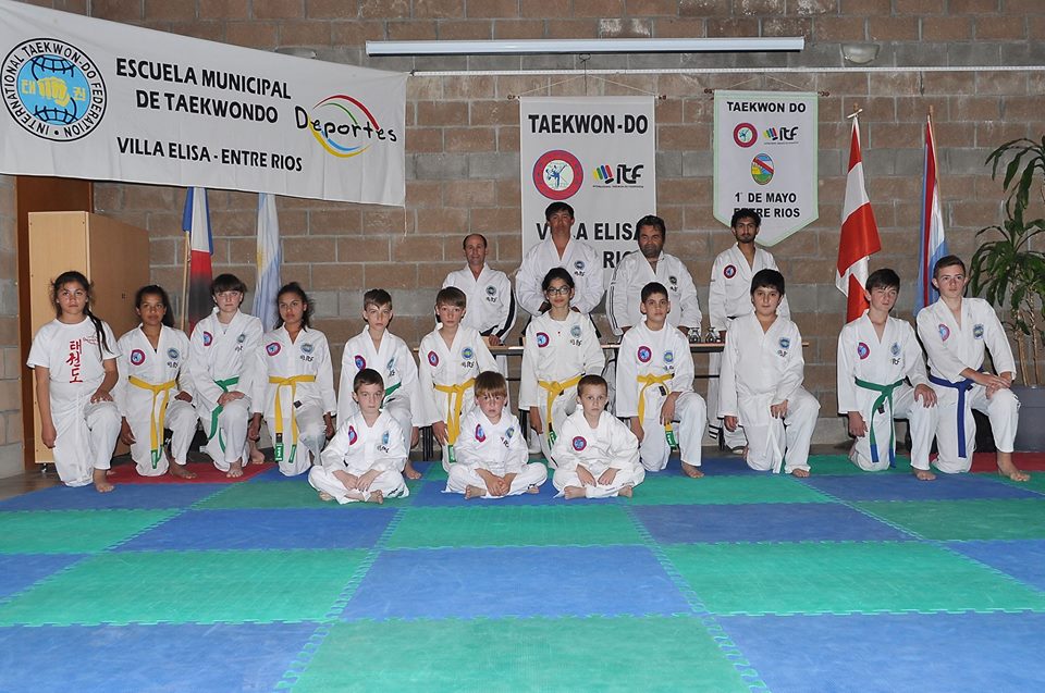 ALUMNOS DEL TALLER MUNICIPAL DE TAEKWON-DO DE 1º DE MAYO RINDIERON EXÁMENES NACIONALES