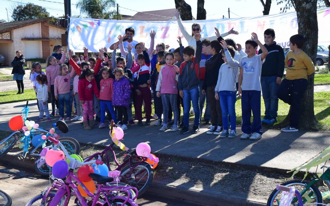 HERMOSA TARDE DE FESTEJOS POR DÍA DE NIÑO EN 1º DE MAYO