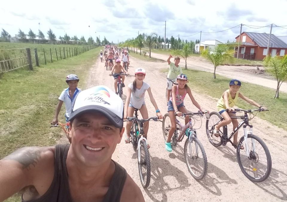 BICICLETEADA DE NIÑOS DE COLONIA DE VACACIONES DE 1º DE MAYO