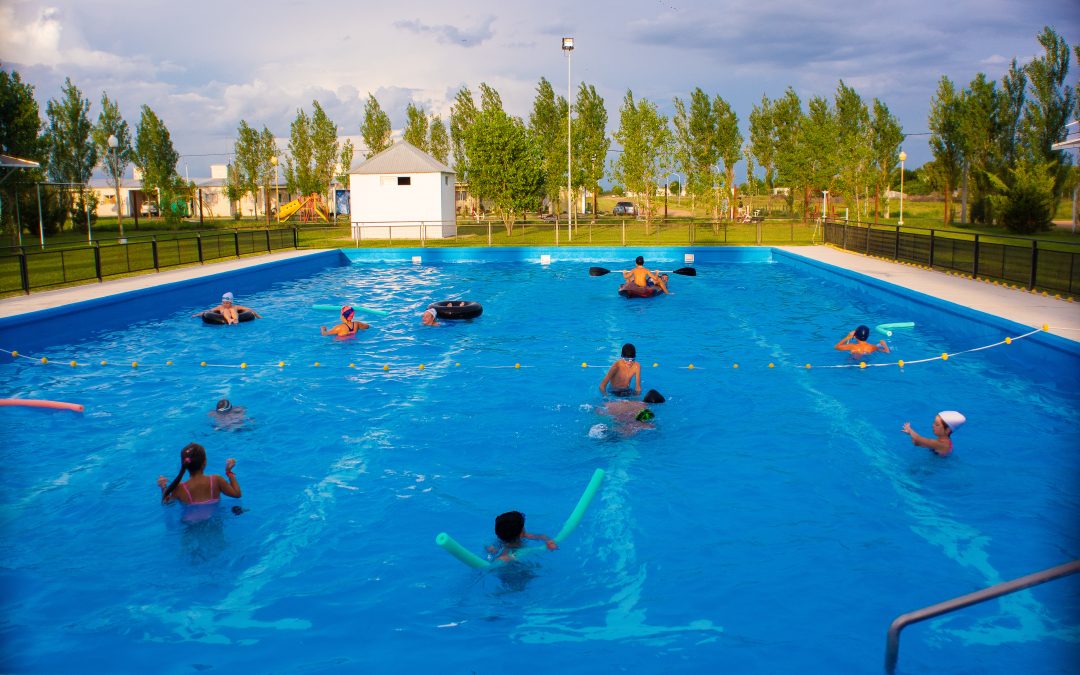 DÍAS Y HORARIOS DE NATACIÓN EN 1º DE MAYO