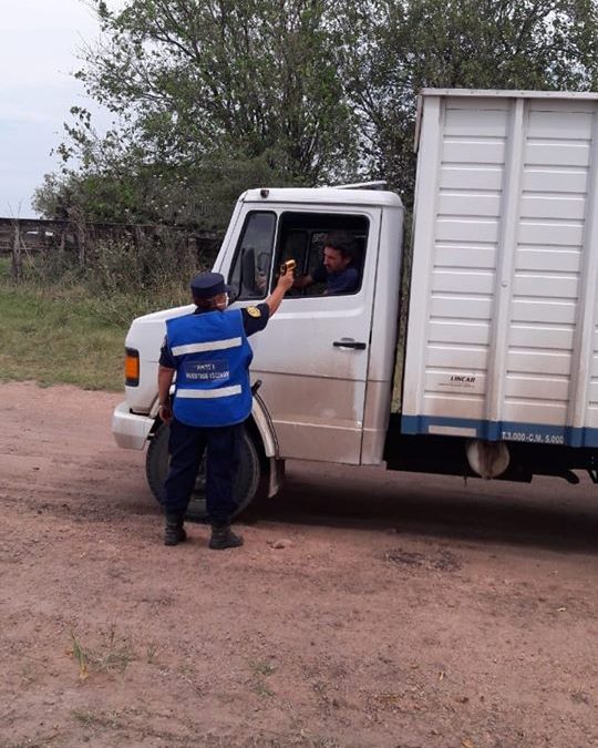 CONTINÚAN LOS CONTROLES EN EL ÚNICO ACCESO A LA LOCALIDAD