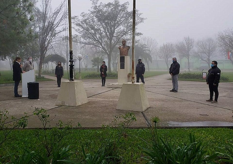 HOMENAJE A LA BANDERA EN PLAZA SAN MARTIN