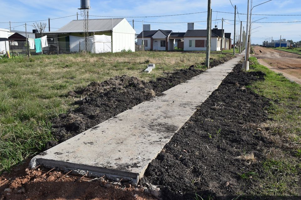 CONSTRUCCIÓN DE VEREDAS EN 1º DE MAYO