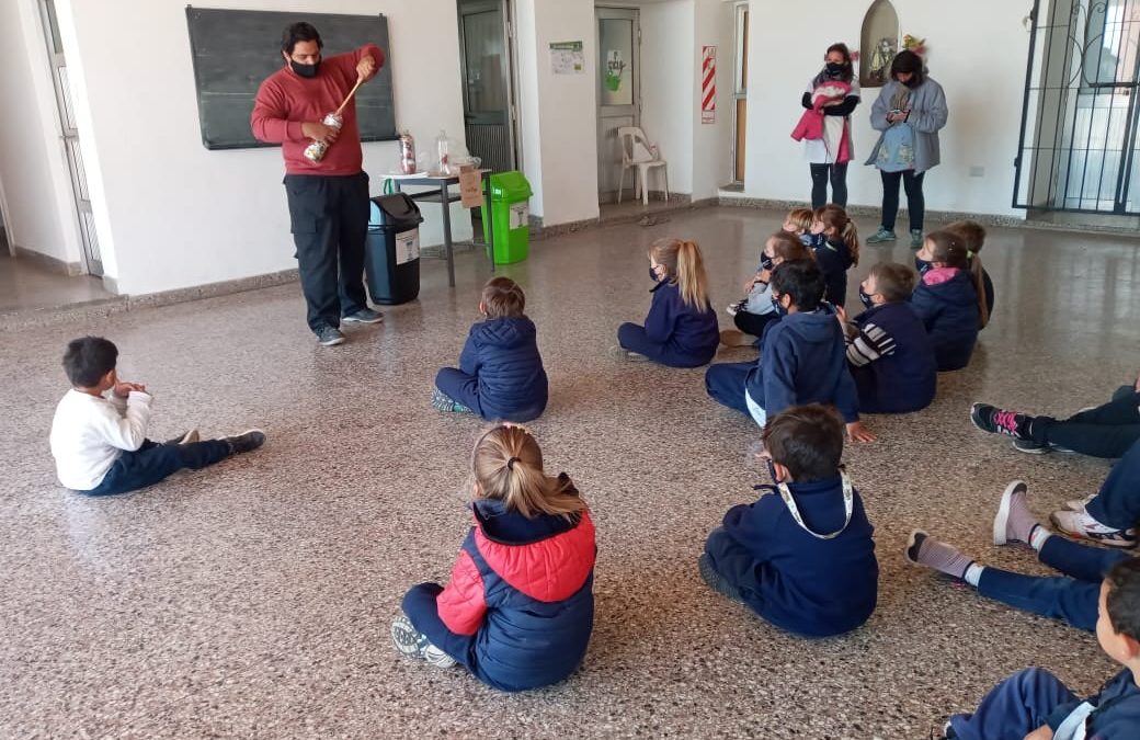 SE BRINDARON CHARLAS DE CONCIENTIZACIÓN AMBIENTAL EN ESCUELAS DE NUESTRA LOCALIDAD