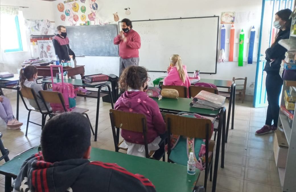 CHARLAS DE CONCIENIZACION AMBIENTAL EN ESCUELAS DE NUESTRA LOCALIDAD