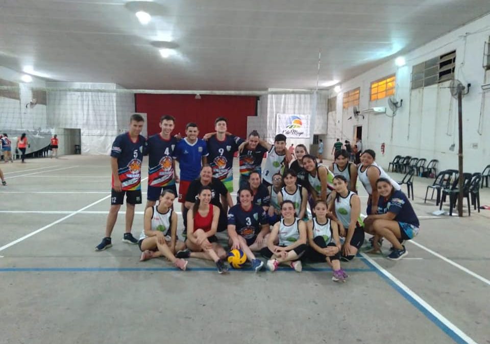 ENCUENTRO AMISTOSO DE VOLEY EN EL SUM DE 1º DE MAYO