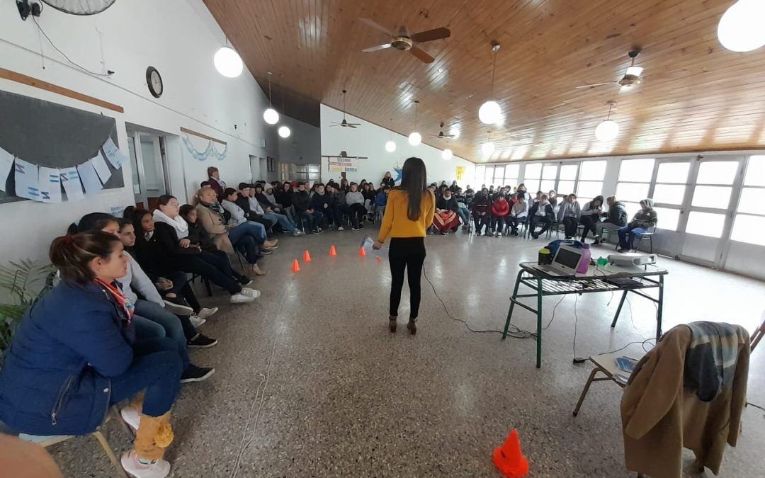 Charla- Taller sobre Tránsito, Seguridad y Concientización Vial “Hacia un camino seguro, la seguridad vial arranca en la escuela”