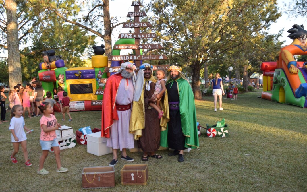 LOS REYES MAGOS SE HICIERON PRESENTE EN LA LOCALIDAD DE 1° DE MAYO.