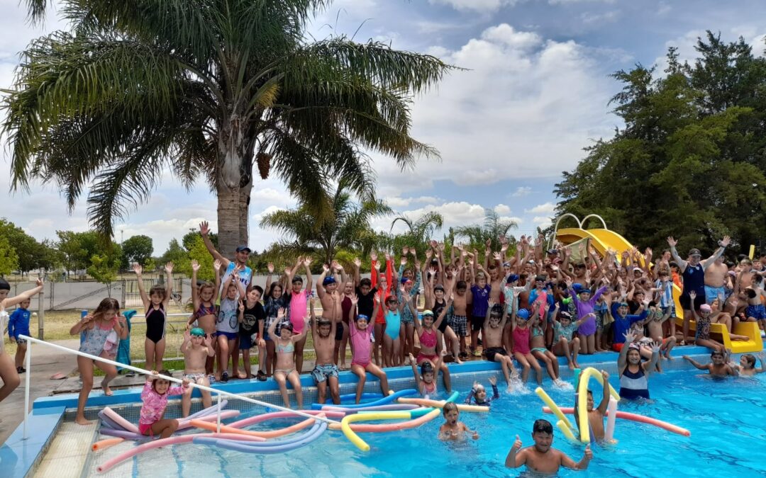 LOS NIÑOS/AS DE LA LOCALIDAD VISITARON Y COMPARTIERON UNA JORNADA DE JUEGOS CON LOS NIÑOS/AS DE LA COLONIA DEL CLUB JUVENTUD DE CASEROS.