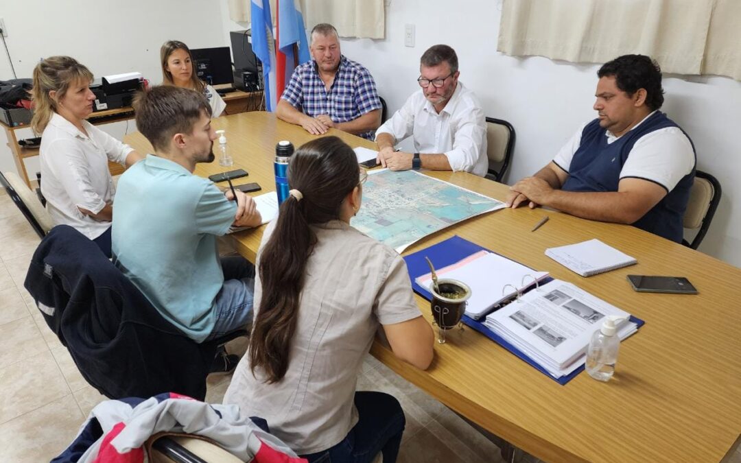 REUNIÓN CON ESTUDIANTES Y DOCENTES DE LA CARRERA DE INGENIERÍA CIVIL.