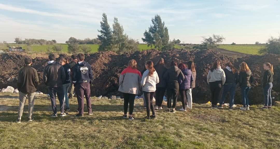 VISITA DE LA ESCUELA SECUNDARIA N° 5 ALEJO PEYRET A LA PLANTA DE SEPARACIÓN Y VALORIZACIÓN DE RESIDUOS DE 1° DE MAYO