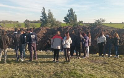 VISITA DE LA ESCUELA SECUNDARIA N° 5 ALEJO PEYRET A LA PLANTA DE SEPARACIÓN Y VALORIZACIÓN DE RESIDUOS DE 1° DE MAYO